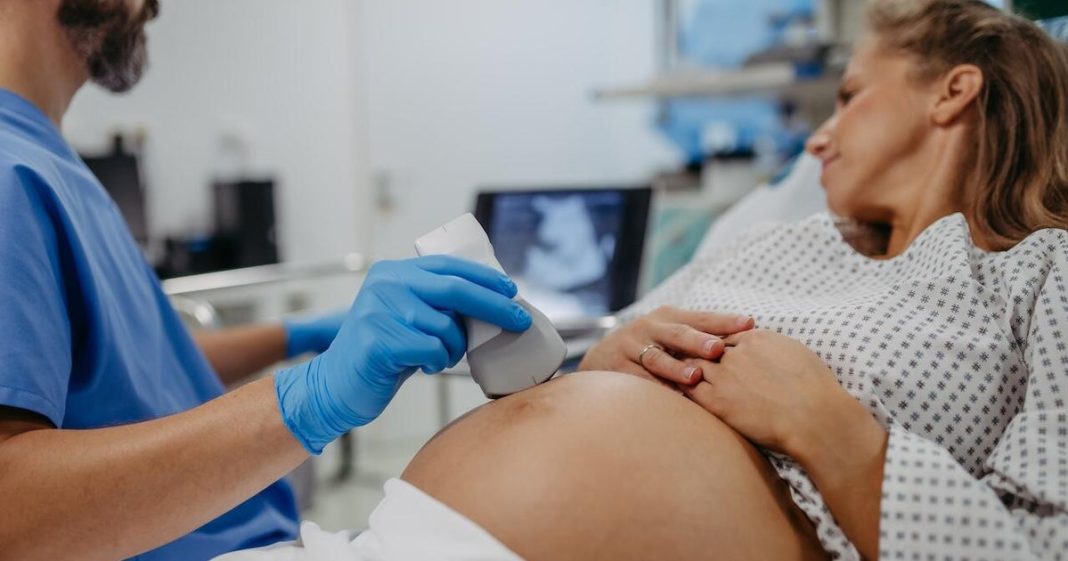 Average age of moms giving birth in U.S. has climbed to nearly 30 years old, CDC data show