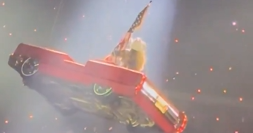 Beyoncé powers through scary car malfunction during 